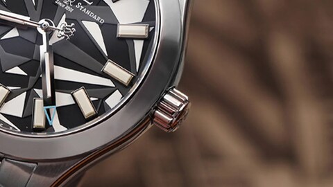 This Everyday Watch’s Dazzling Style Has a Surprising Military Origin