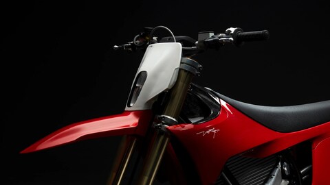 This Innovative Supermoto Pairs Unrivaled Power with Game-Changing Accessibility