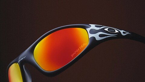 Oakley Proves Yet Again That These Cult-Classic Frames Are the New MVPs of Reissues