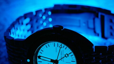 This Legendary Dive Watch, Equipped with a GMT, Comes Alive in Deep Water