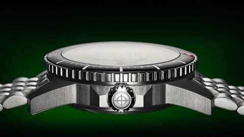 A Famous $2,000 Dive Watch Is Now Selling for $125, and Reddit Is Going Nuts