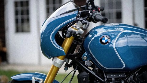 This Stunning, Affordable BMW Street Moto Revise Embraces Its Retro Café Racer Appeal