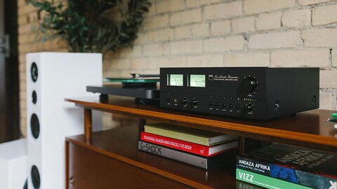 This Vintage-Inspired Stereo Amplifier Looks Like a Modern Hi-Fi Classic