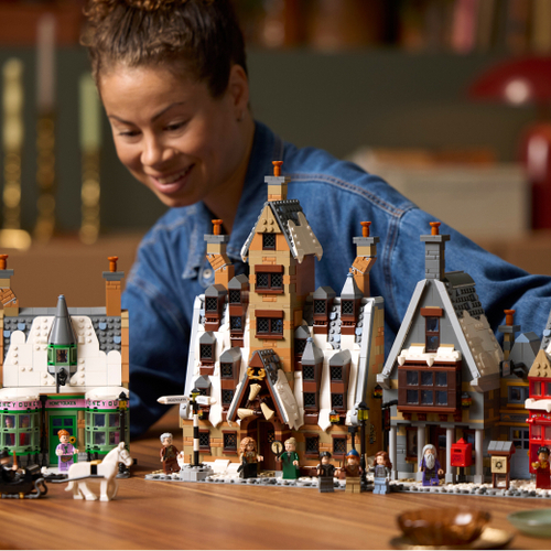 Insiders receive a free gift with purchase of the Hogsmeade™ Village set at LEGO.com
