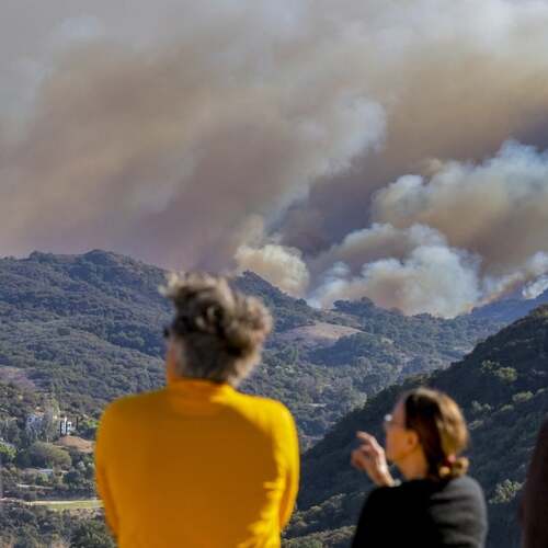 Panic across LA region after 'erroneous' wildfire evacuation warnings blasted out