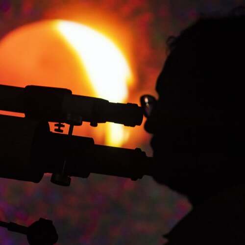 An expert's advice for watching the imminent total lunar eclipse