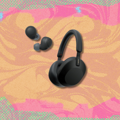 The Sony XM5 headphones now come with free earbuds at Amazon