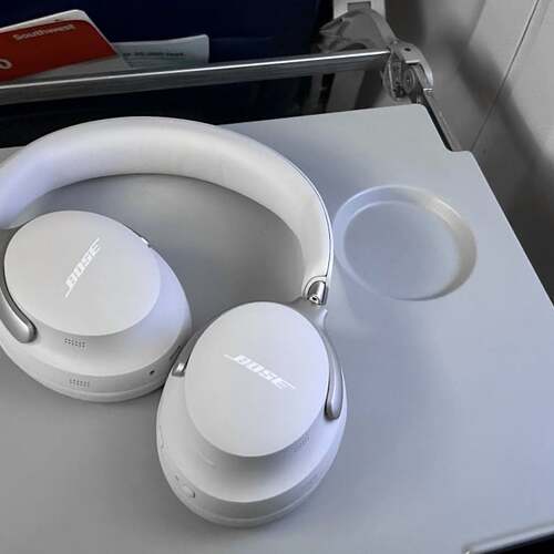 The best noise-cancelling headphones for flying make air travel suck a little less