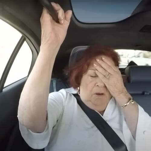 Jimmy Kimmel pranking his aunt with a driverless car is a fun watch