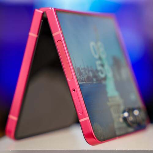 Samsung Galaxy Z Flip 7 vs. Motorola Razr Ultra: The Ultimate Flip Phone Face-Off