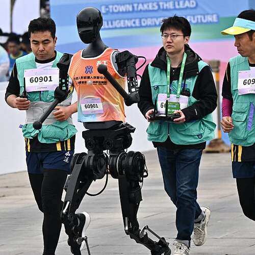 Chinese Robots Can't Outrun Human Marathoners Just Yet