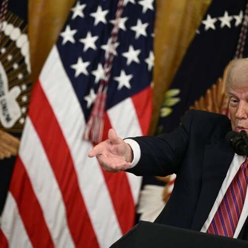 Trump Signs the GENIUS Act, Creating a Regulatory Framework for Stablecoins