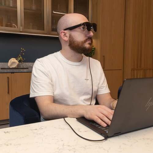 I Tried Working With a 100-Inch Display on My Nose. Here's How It Went