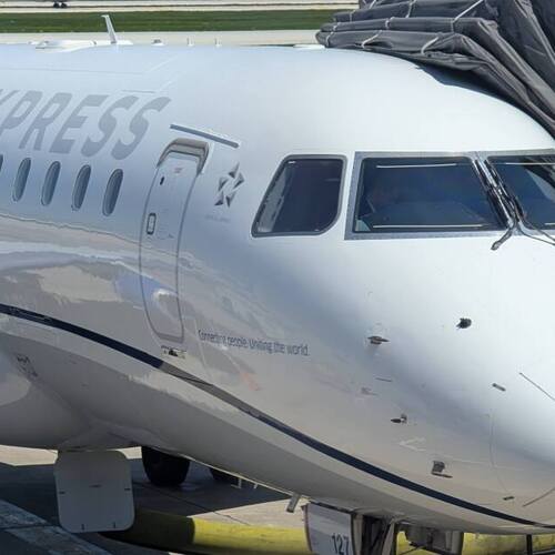 I Tested Starlink on a United Airlines Flight: It's Fast and Steady Once You Get Past the Ads