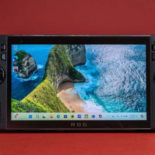 Don't Expect an Xbox Handheld Soon: Microsoft to Focus on Windows 11 First