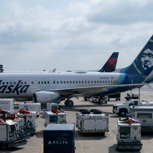 Alaska Airlines Cancels Hundreds of Flights After IT Outage