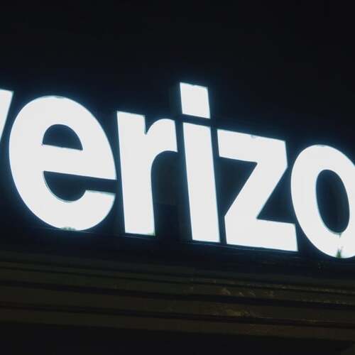 Verizon's Phone Locking Push Draws Fire Over Cellular Starlink Restriction
