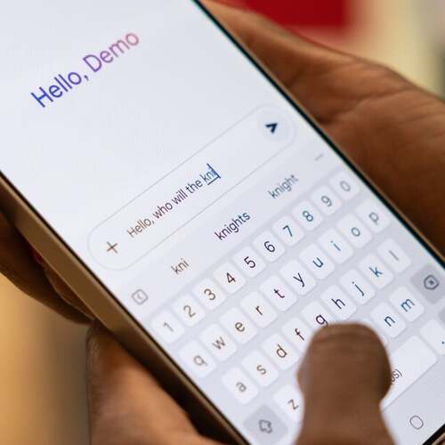 Google Discover Experiments With Story Summaries Using Its AI