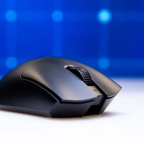 The New Razer DeathAdder V4 Pro Is an Esports Mouse With Fearsome Fangs