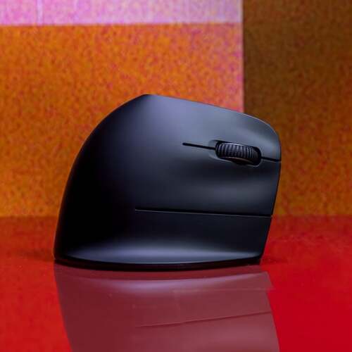 Razer's First Vertical Mouse Tested: Stellar Ergonomics and Battery Life