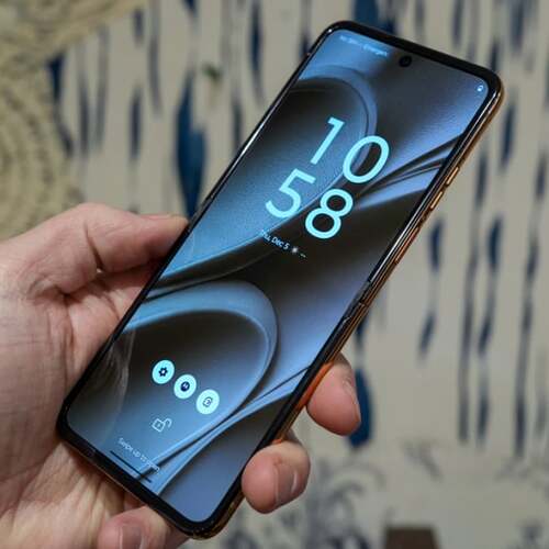 The 2025 Motorola Razr+ Is a Capable Flip That Goes Beyond the Basics