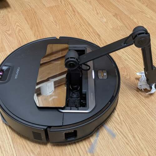 Roborock Saros Z70 Review: Does a Robot Vacuum Really Need an Arm?