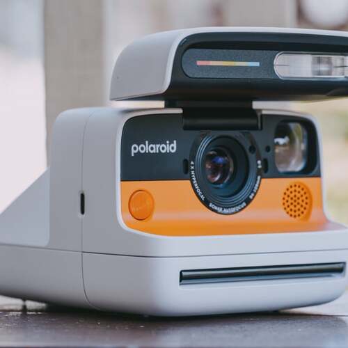 Polaroid's Flip Camera Is the Best I-Type Instant Shooter for Most Photographers