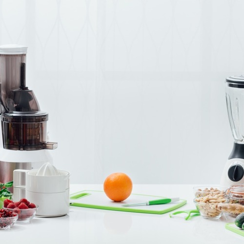 How to Choose Between a Juicer and a Blender