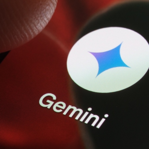 Gemini Can Now Make Calls and Send Messages While Your Phone Is Locked