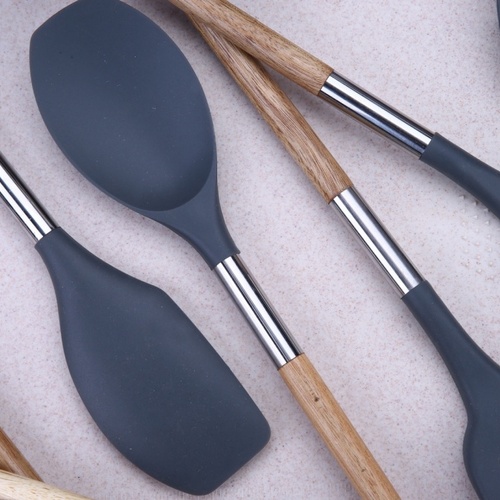 Your Black Plastic Utensils (Probably) Aren’t Killing You After All