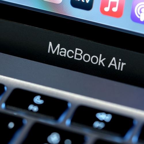 You Can Get This M1 MacBook Air in Gold Finish on Sale for $500 Right Now