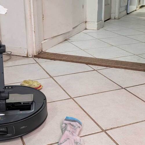 Roborock Saros Z70 Review: This Robot Vacuum's Robotic Arm Is Just a Gimmick