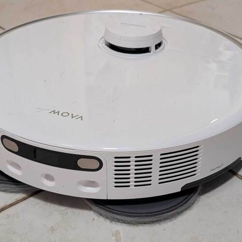 Review: This Robot Vacuum and Mop Has Some Unique Features, but a Few Major Problems