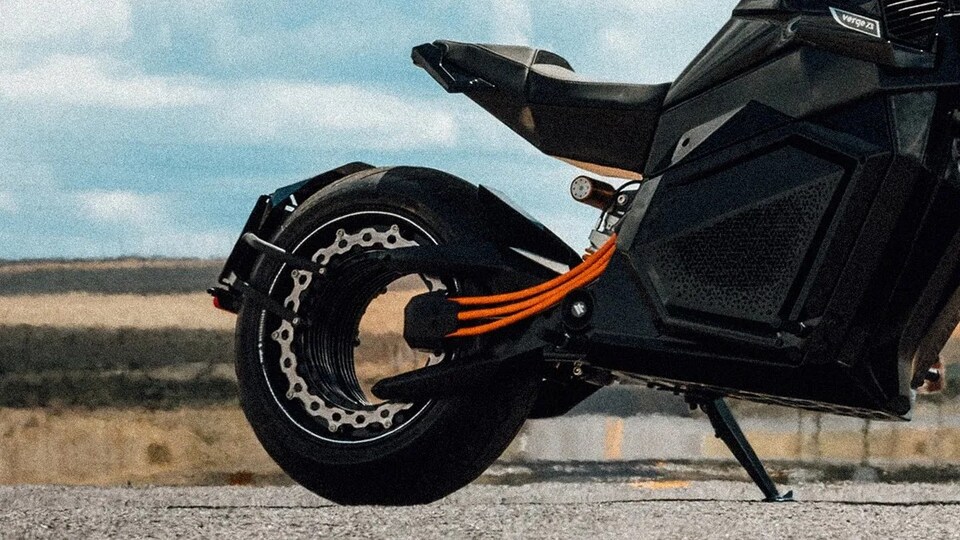 This Dynamic Electric Motorcycle Thumbs Its Nose at Range Anxiety — and Now Has the World Record to Prove It